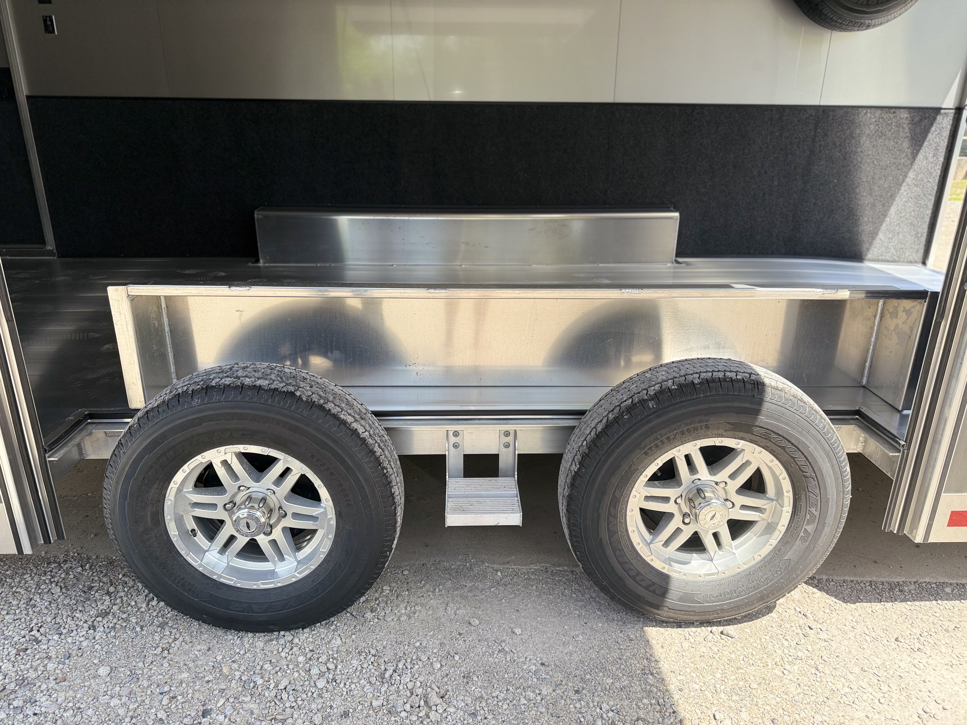 2026 Featherlite 8.5x24 Premium All Aluminum Enclosed Car Hauler Trailer Trailer