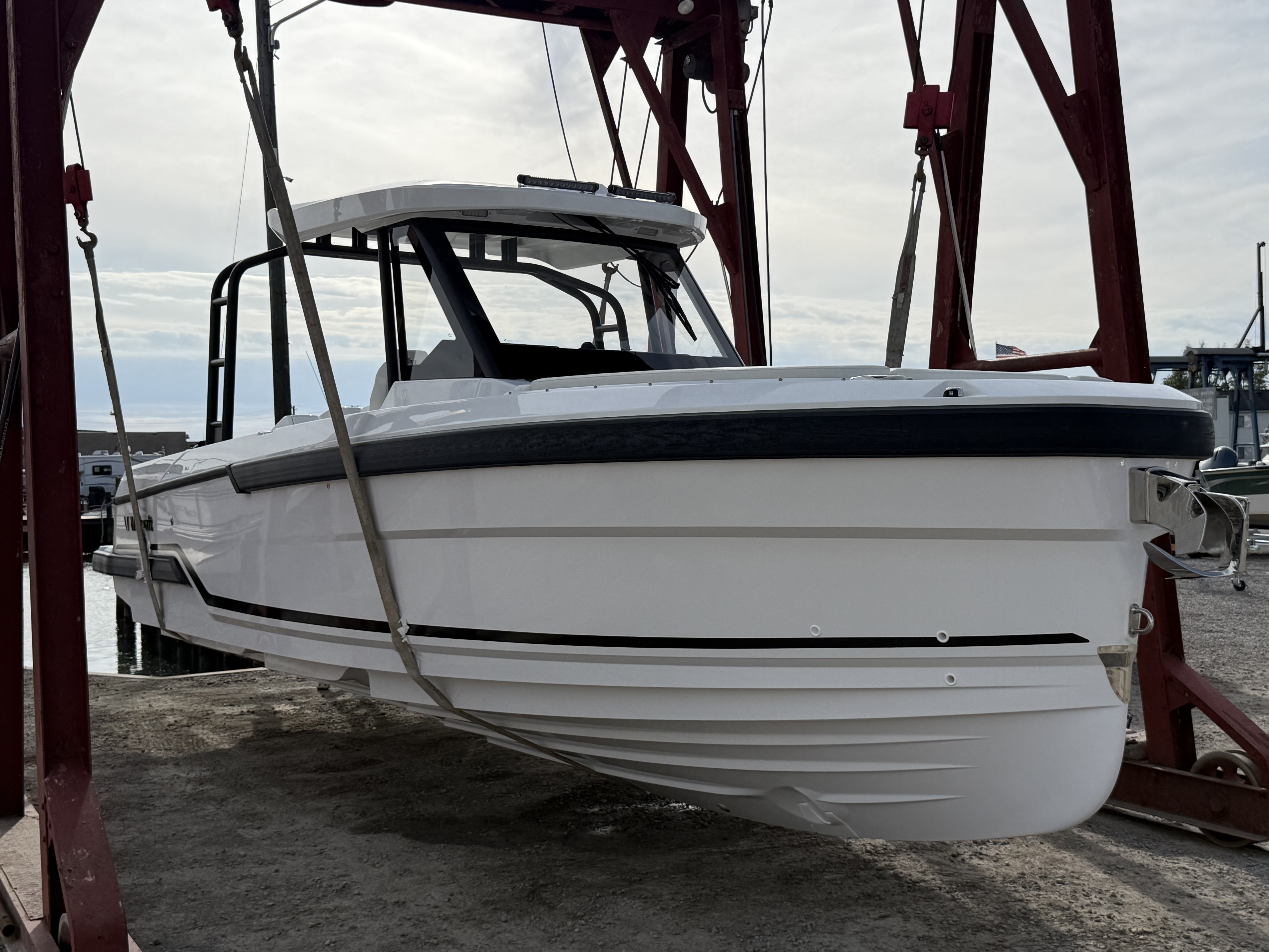 2027 Wellcraft 28 T-Top Center Console Boat